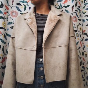 UO REVERSIBLE FAUX FUR JACKET